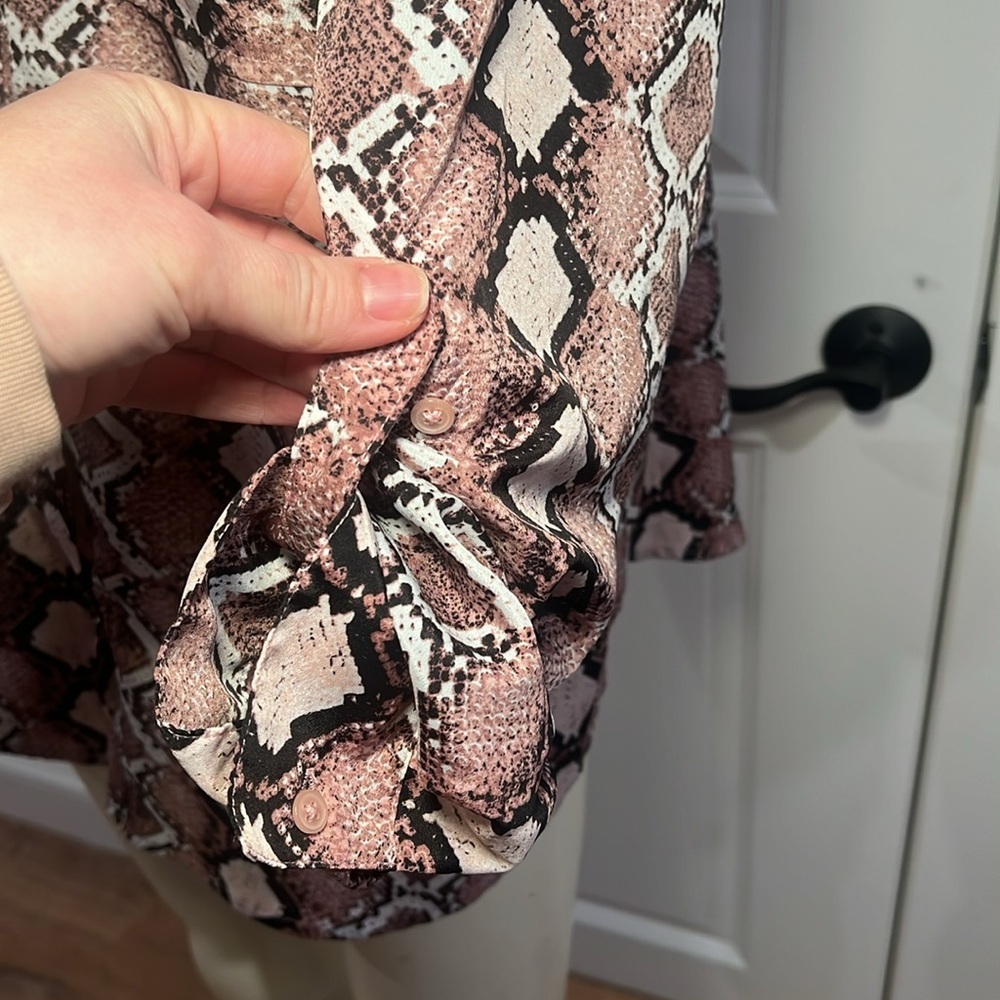 Jones New York Portofino women’s snake print pink blouse - Picture 3 of 6